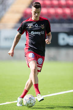 Östersunds Jamie Hopcutt värmer upp