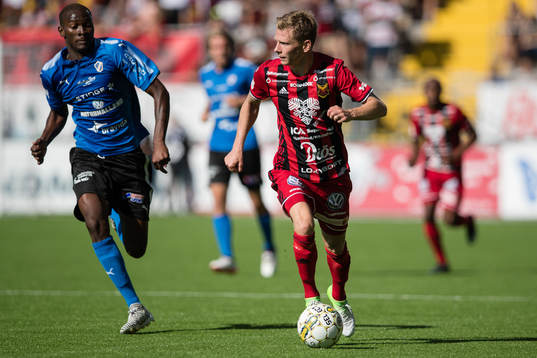 Östersunds Johan Bertilsson mot Halmstads Aboubakar Keita