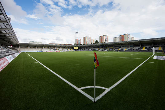 Bravida Arena exteriört innan fotbollsmatchen i