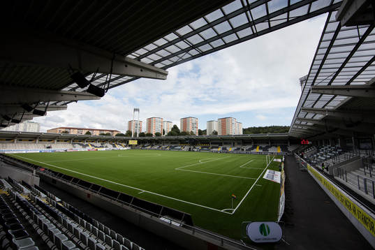 Bravida Arena exteriört innan fotbollsmatchen i