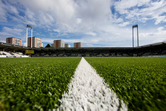 Bravida Arena exteriört innan fotbollsmatchen i