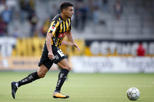 Häckens Ahmed Yasin driver bollen