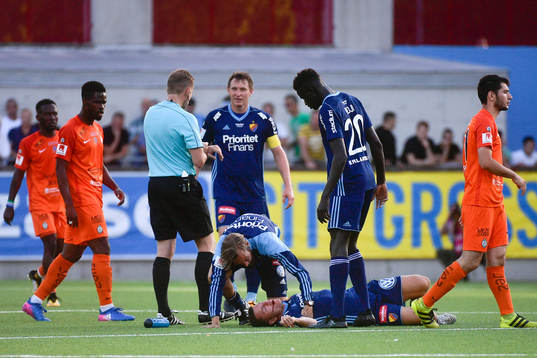 Djurgårdens Kerim Mrabti ligger ner