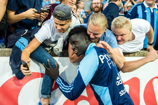 Djurgårdens Aliou Badji tackar publiken