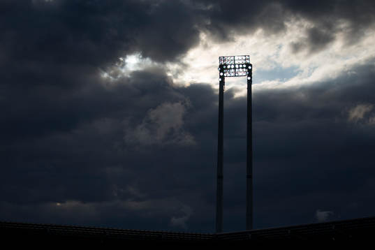 En belysningsmast på Bravida Arena
