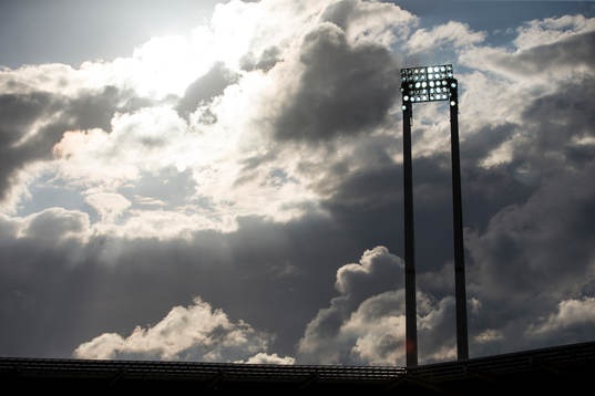 En belysningsmast på Bravida Arena