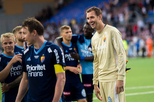 Djurgårdens målvakt Andreas Isaksson jublar