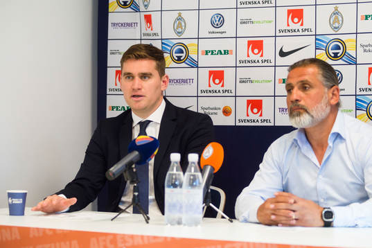 AFC Eskilstunas tränare Michael Jolley och Djurgårdens