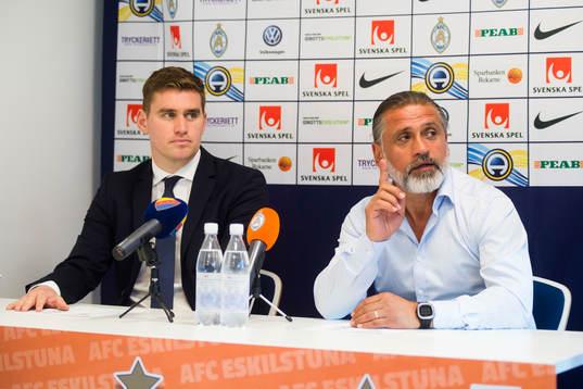 AFC Eskilstunas tränare Michael Jolley och Djurgårdens