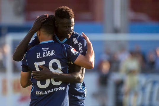 Djurgårdens Aliou Badji och Othman El Kabir jublar