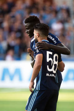 Djurgårdens Aliou Badji och Othman El Kabir jublar
