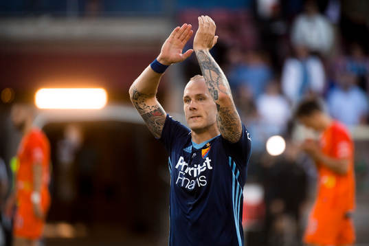 Djurgårdens Magnus Eriksson tackar publiken