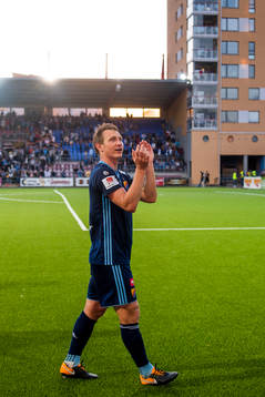 Djurgårdens Kim Källström tackar publiken