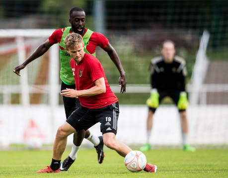 Östersunds Dennis Widgren och Ronald Mukiibi
