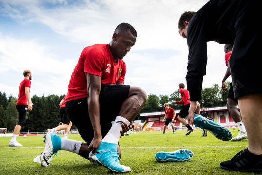 Östersunds Salisu Abdullahi Gero byter skor