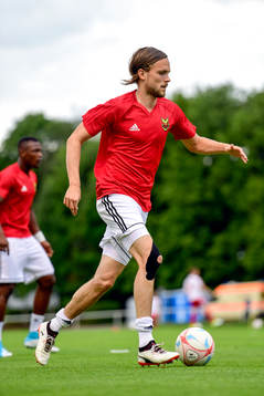 Östersunds Tom Pettersson värmer upp