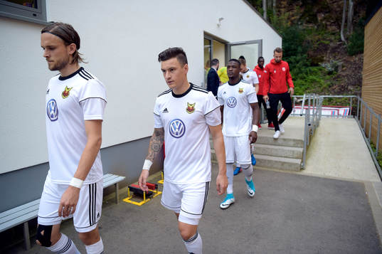 Östersunds Tom Pettersson och Jamie Hopcutt gör entre