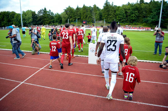 Östersunds spelare gör entre