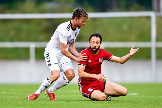 Östersunds Dennis Widgren är arg på FC Fola Esch Veldin