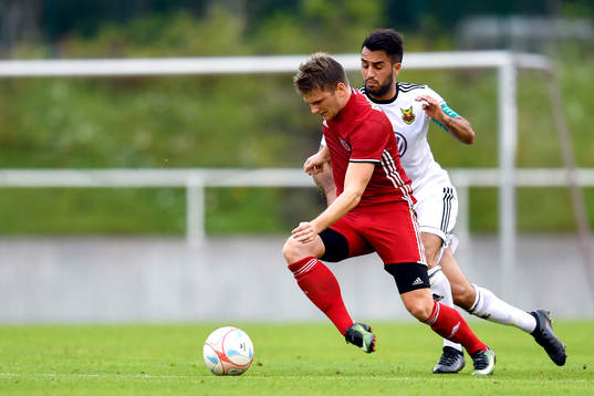 FC Fola Esch Michel Bechtold och Östersunds Brwa Nouri
