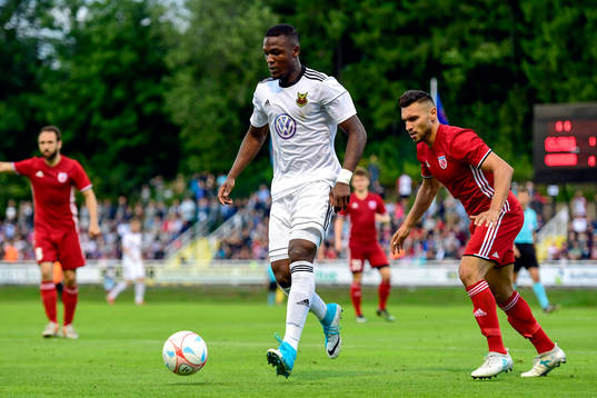 Östersunds Salisu Abdullahi Gero och FC Fola Esch Enis