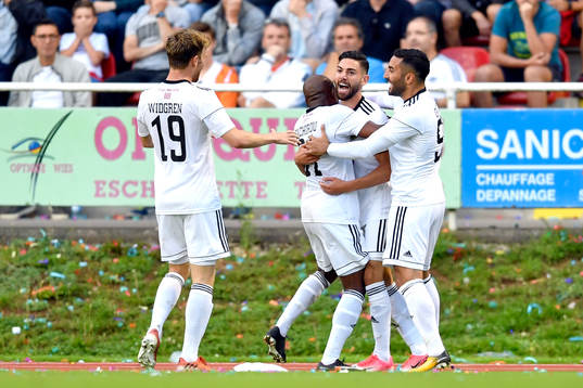 Äñstersunds Gabriel Somi jublar med lagkamrater