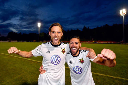 Östersunds målskyttar Tom Pettersson och Gabriel Somi