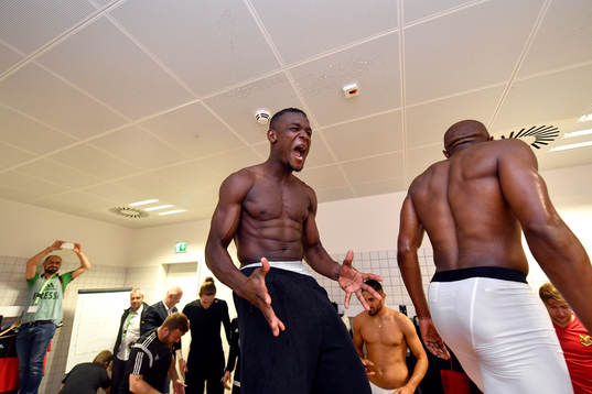 Östersunds Salisu Abdullahi Gero jublar i