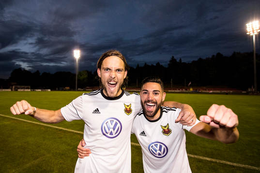 Östersunds målskyttar Tom Pettersson och Gabriel Somi