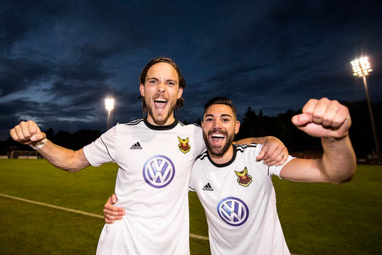 Östersunds målskyttar Tom Pettersson och Gabriel Somi