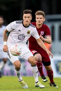 Östersunds Jamie Hopcutt och Fola Esch Michel Bechtold