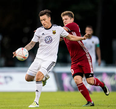 Östersunds Jamie Hopcutt och Fola Esch Michel Bechtold