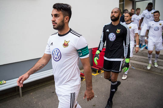 Östersunds Brwa Nouri och målvakt Aly Keita gör entré