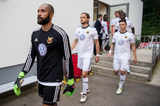 Östersunds målvakt Aly Keita, Tom Pettersson och Jamie