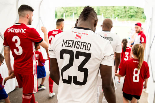Östersunds Samuel Mensiro i spelargången redo att gör