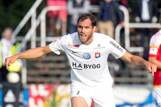 Örgrytes Johan Elmander är irriterad