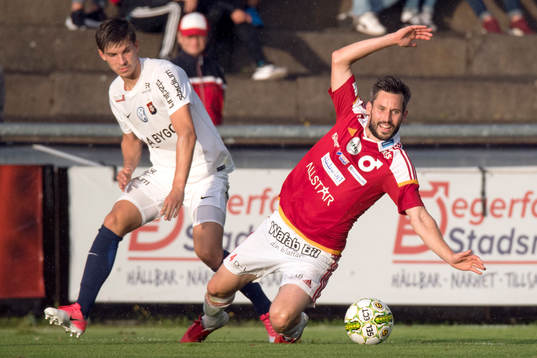 Örgrytes Daniel Paulson och Degerfors Marcus De Bruin