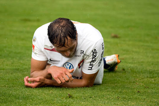 Örgrytes Johan Elmander deppar