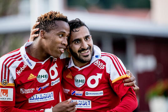 Degerfors Sargon Abraham grattas av Mihlali Mayambela