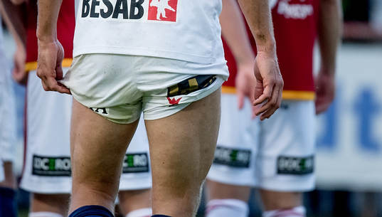 Örgrytes Johan Elmander uppdragna match shorts