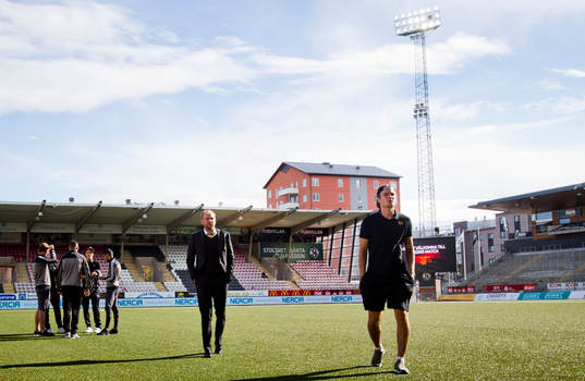 Elfsborgs manager Magnus Haglund och Elfsborgsspelarna är