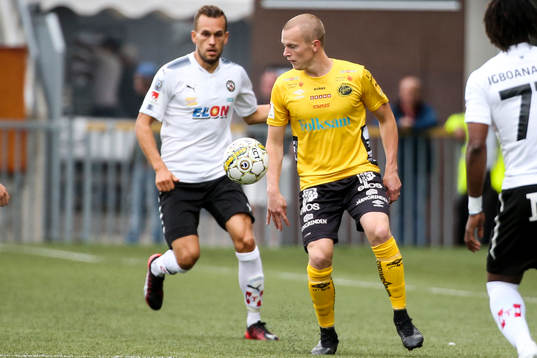 Elfsborgs Daniel Gustavsson och Örebros Logi Valgardsson