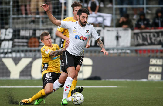 Elfsborgs Samuel Holmén och Örebros Nahir Besara