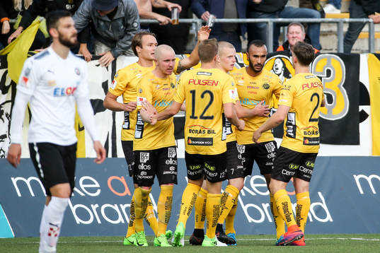 Elfsborgs Issam Jebali jublar med lagkamrater