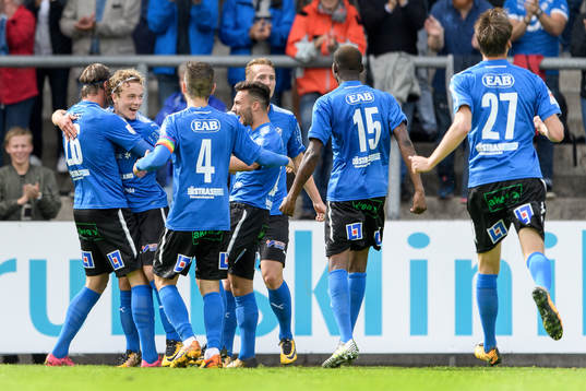 Halmstads Höskuldur Gunnlaugsson jublar med laget