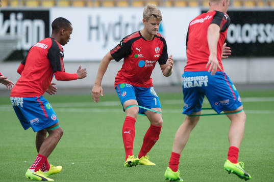 Helsingborgs Viktor Ljung värmer upp