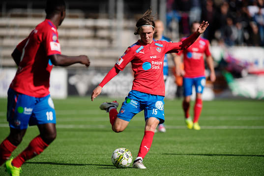 Helsingborgs Max Svensson skjuter