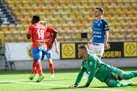Norrbys målvakt Mergim Krasniqi deppar