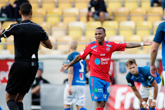 Helsingborgs Bradley Surprise Ralani reagerar på domare
