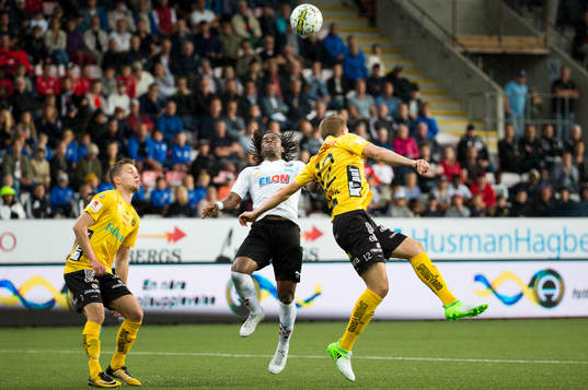 Elfsborgs Adam Lundqvist och Joakim Nilsson mot Örebros